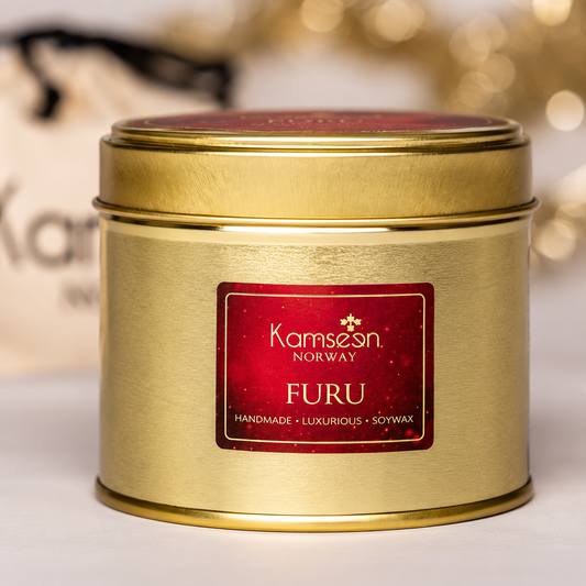 Duftlys Furu 200g – Nordic Christmas Pine i gullfarget metallboks